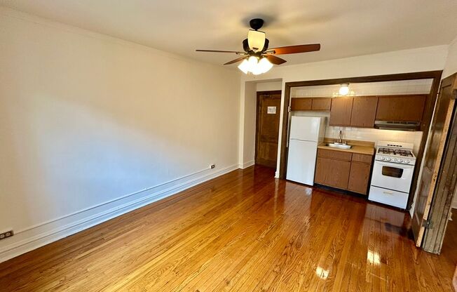 Studio, 1 bath, 320 sqft, $1,395, Unit 225-309