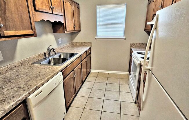 2 beds, 1.5 baths, 1,250 sqft, $975, Unit 2412 #4