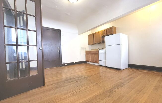 Studio, 1 bath, $775, Unit 304