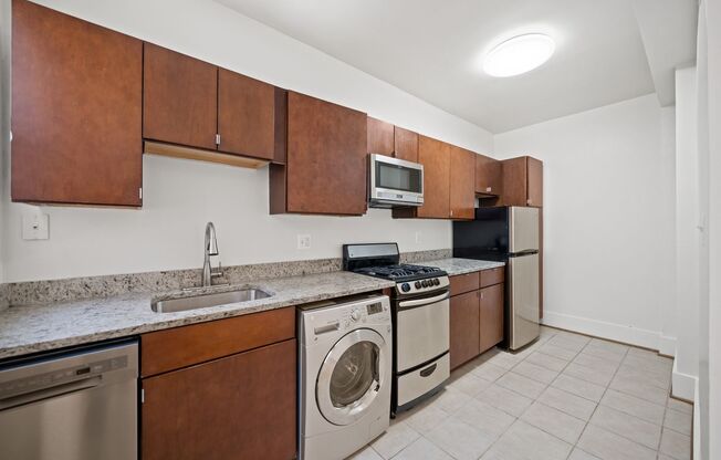 1 bed, 1 bath, 650 sqft, $1,899, Unit 811-403
