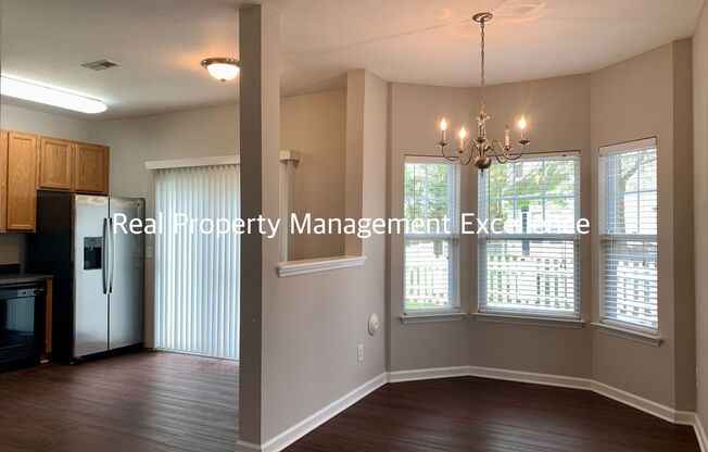 Raleigh Townhome Convenient to I440 & I540, Huge Master Suite, Near Anderson Pointe Park!