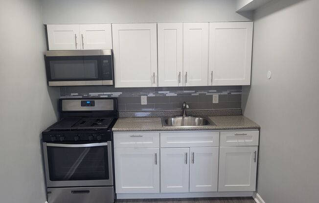 2 beds, 1 bath, $1,275, Unit Unit 2