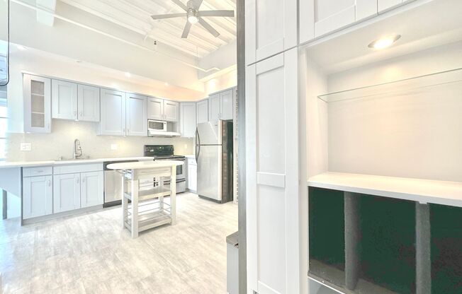 Top floor modern crafted spacious 1 Bed + 1 Bath