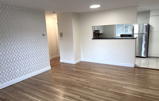 25 LIONEL AVE