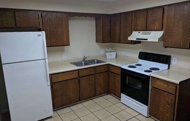 2 beds, 1 bath, $650