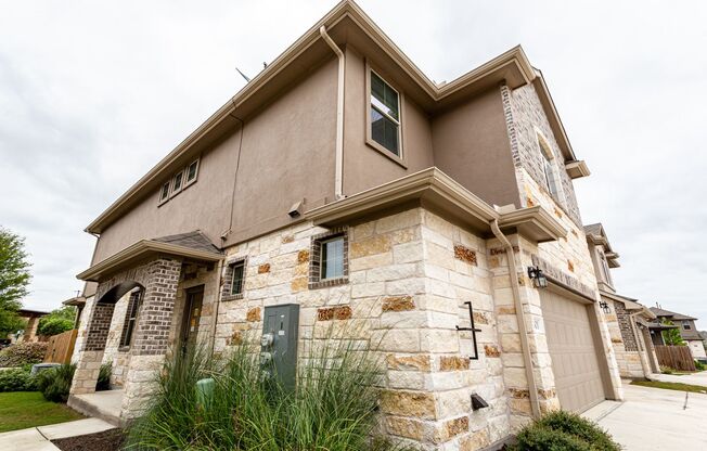 Spacious 4 Bed, 2.5 Bath Home with Fenced Yard & Garage – Comfort Meets Convenience!
