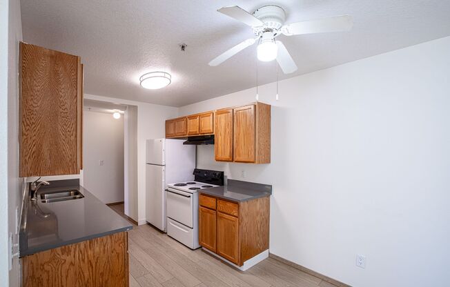 2 beds, 2 baths, 847 sqft, $1,550, Unit 44