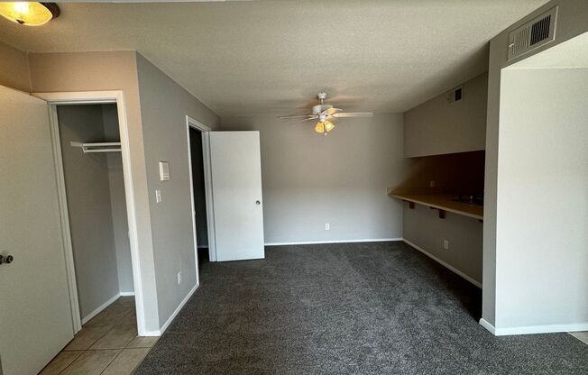 1 bed, 1 bath, 755 sqft, $1,080, Unit 5905G