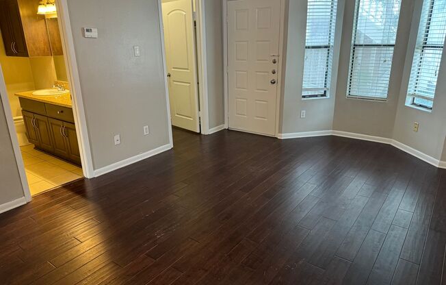 1 bed, 1 bath, $1,100, Unit # 7101