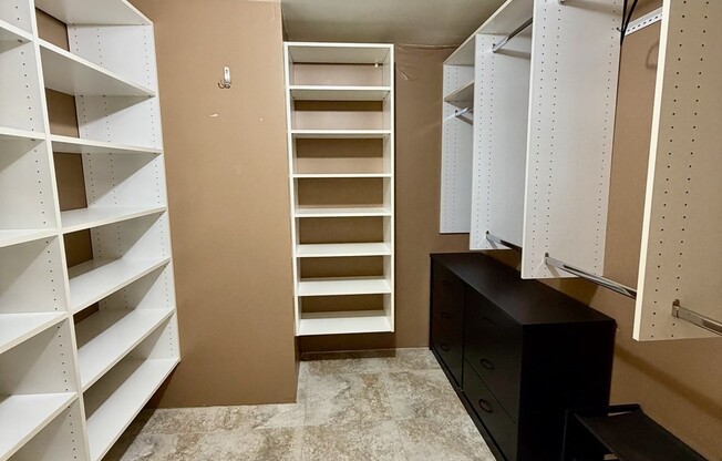 3 beds, 2 baths, 1,644 sqft, $4,600, Unit 711