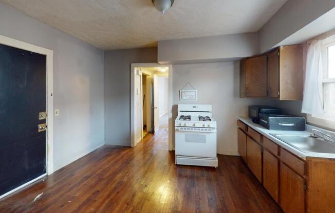373 W AVE