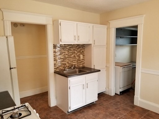 2 beds, 1 bath, 850 sqft, $1,600, Unit 2