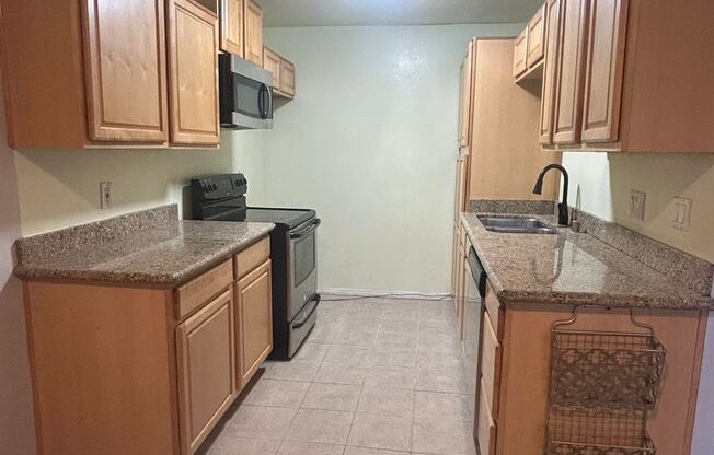 2 beds, 2 baths, $2,500, Unit Building #304