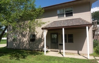 AVAILABLE AUGUST 1st! 3 Bedroom Duplex w/Garage-1234 Michigan Ave