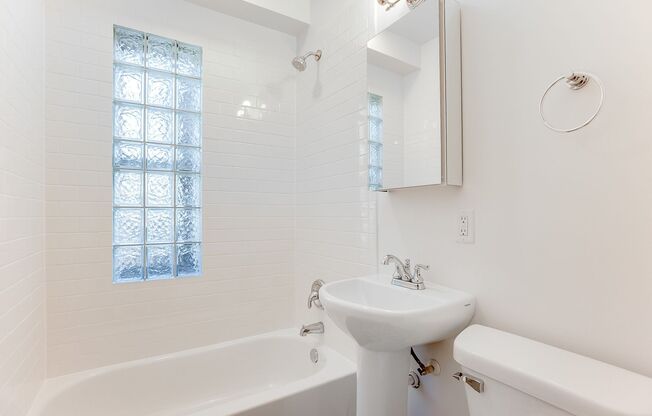 1 bed, 1 bath, 700 sqft, $1,250, Unit 6