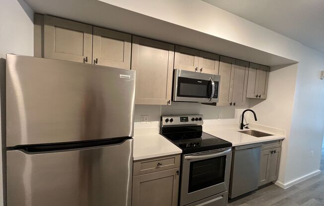 1 bed, 1 bath, 545 sqft, $1,610, Unit 411