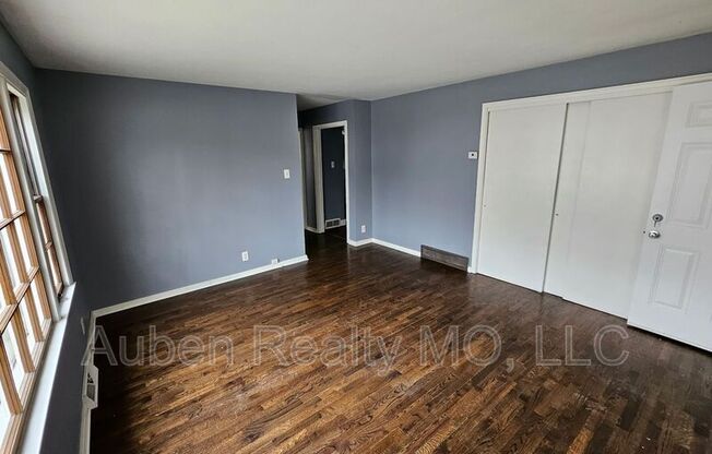 3823 Bell St - Apt 2