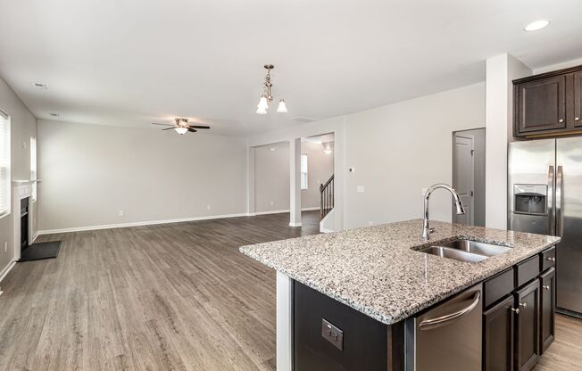 Beautiful 3BR 2.5BA plus a spacious loft! Available Now!