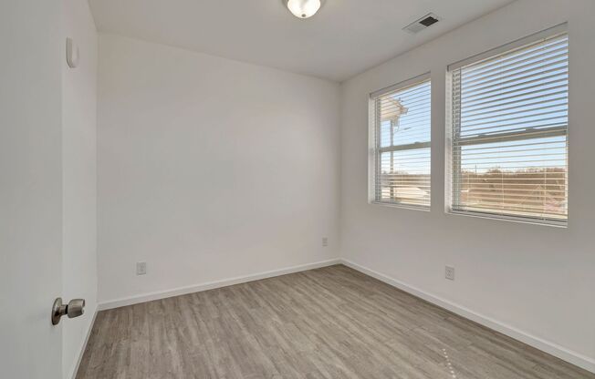 2 beds, 1.5 baths, 850 sqft, $1,249, Unit C5