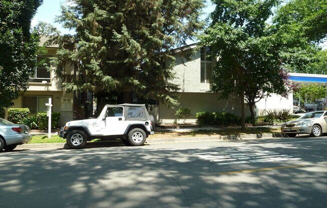 Charming 1 bedroom, 1 bath, 650SF, upstairs unit, apartment in a quiet complex!