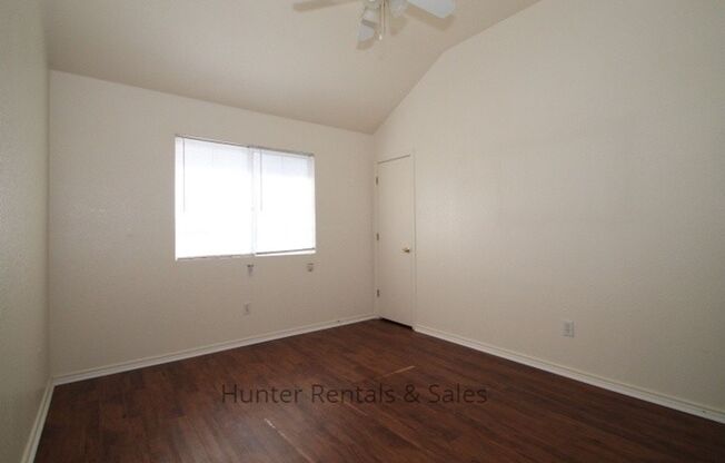 2 beds, 1.5 baths, $775