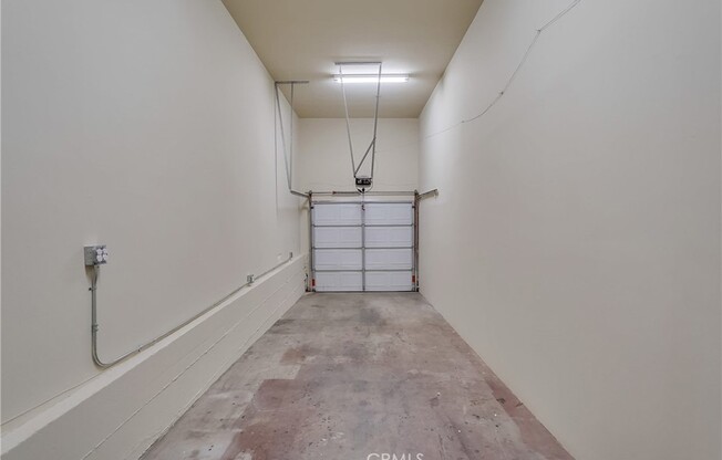 952 W 18 ST