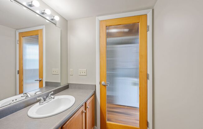 1 bed, 1 bath, 1,328 sqft, $1,872, Unit 3301-401