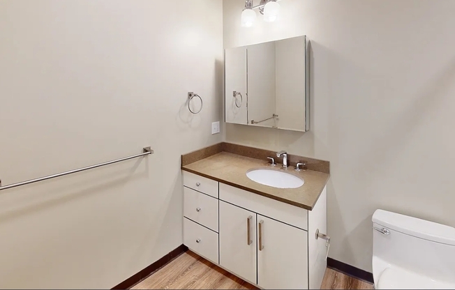 3 beds, 2 baths, 1,200 sqft, $5,300, Unit Unit 7