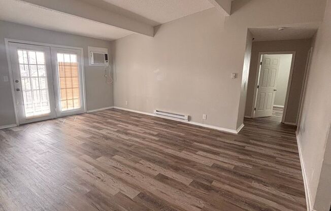 2 beds, 1 bath, 800 sqft, $915, Unit 5917-003