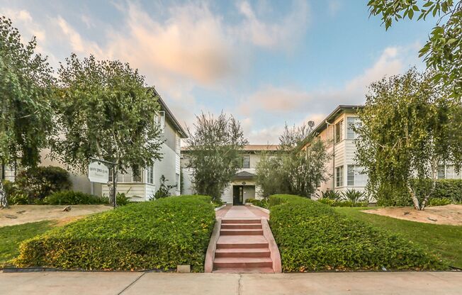 Home-Sweet-Home Vibe in Olive Tree!