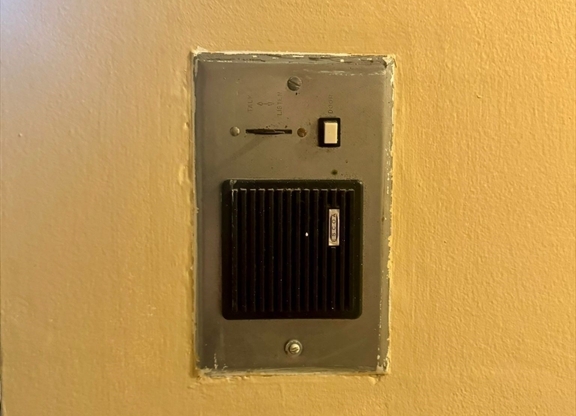 2 beds, 1 bath, 1,020 sqft, $2,300, Unit E112