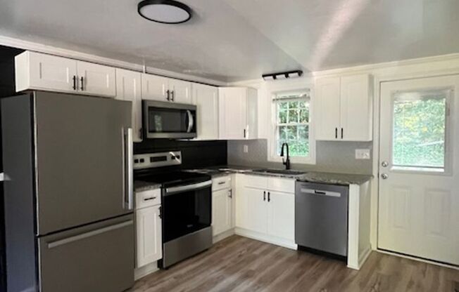 FURNISHED 2-bedroom - 1304 W Ridge Street Apt. 2 - Professionally Managed by Select Real Estate Group, Inc.