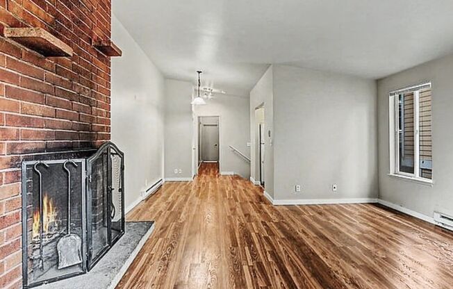 3213 21st Ave W