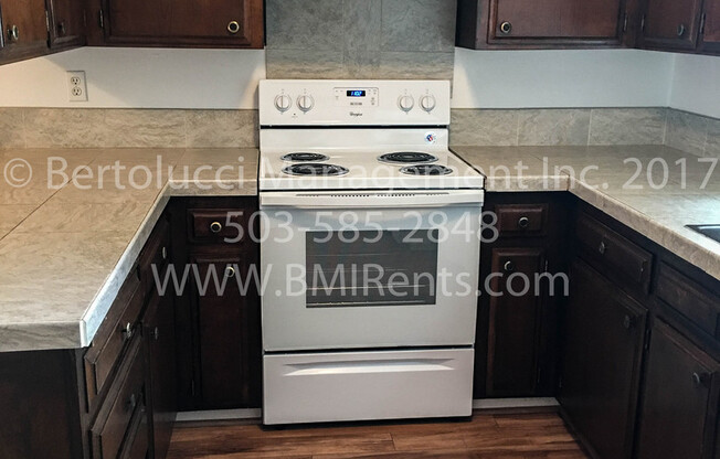 3 beds, 2 baths, 1,250 sqft, $1,475, Unit #11 559 Greenwood Dr. NE