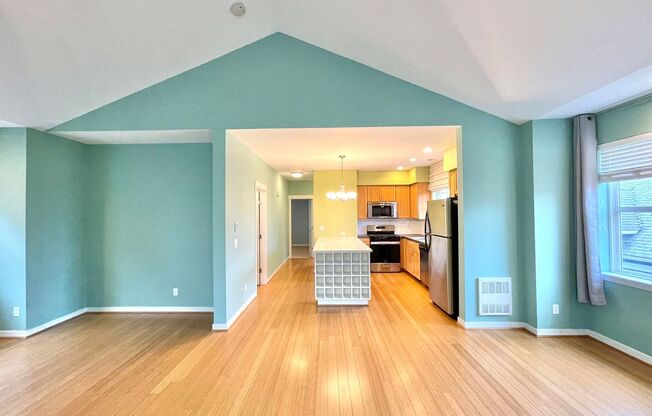 2 beds, 1 bath, $2,599