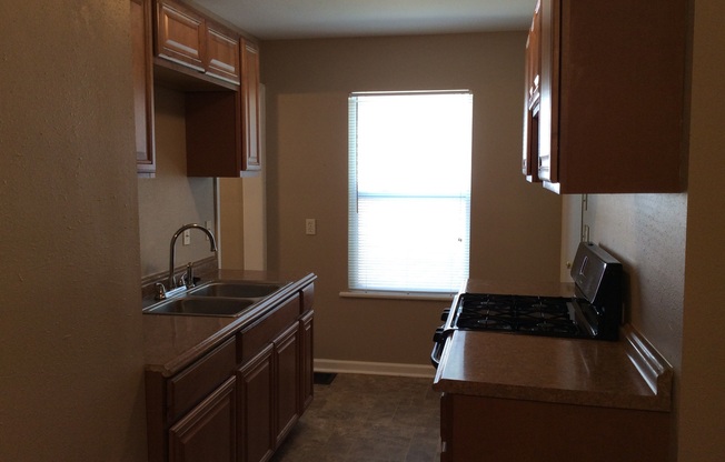 2 beds, 1 bath, $995