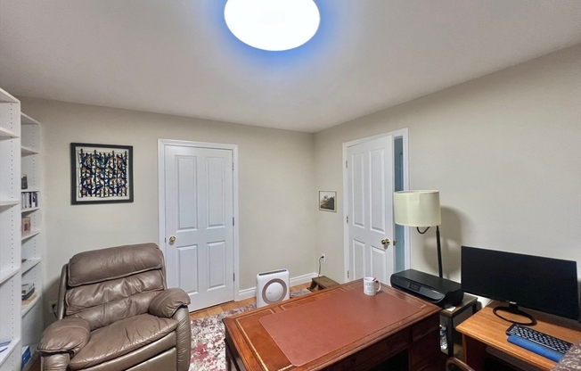 3 beds, 2 baths, 1,291 sqft, $5,800, Unit 402