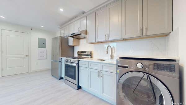 2 beds, 2 baths, 770 sqft, $3,300, Unit 4H