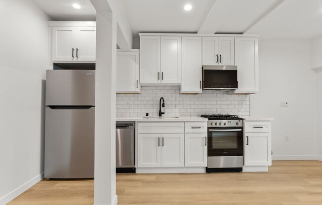 (Arely) 7259 Willoughby Avenue