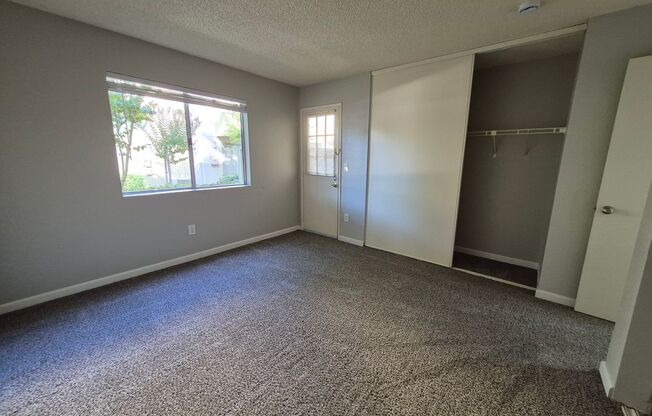 2 beds, 1 bath, 920 sqft, $1,800, Unit 17