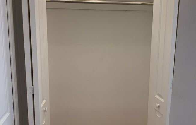 1 bed, 1 bath, $1,250, Unit 5554 #303