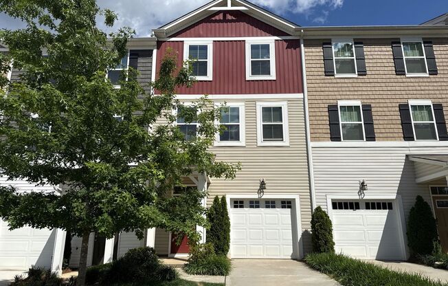 3-Story Townhome in Pleasant Grove!