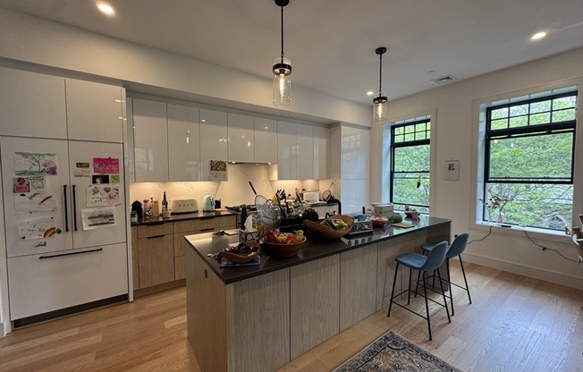 1 STRATHMORE RD