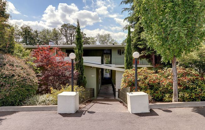 2 beds, 1 bath, 740 sqft, $1,425, Unit 217