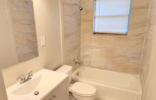 2 beds, 1 bath, $995