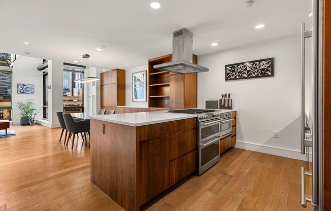 2 beds, 1.5 baths, 1,368 sqft, $5,500, Unit 906