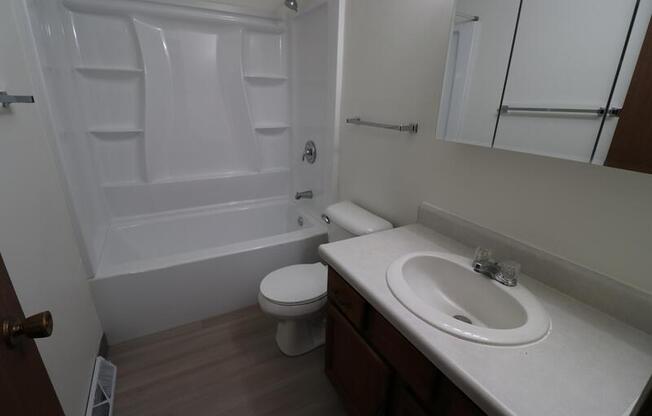 2 beds, 1 bath, 800 sqft, $859