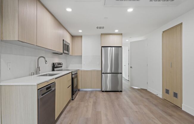 3 beds, 3 baths, 938 sqft, $3,034.29, Unit 607