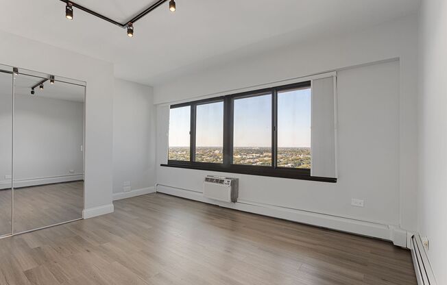 1 bed, 1.5 baths, 667 sqft, $2,400, Unit 24L