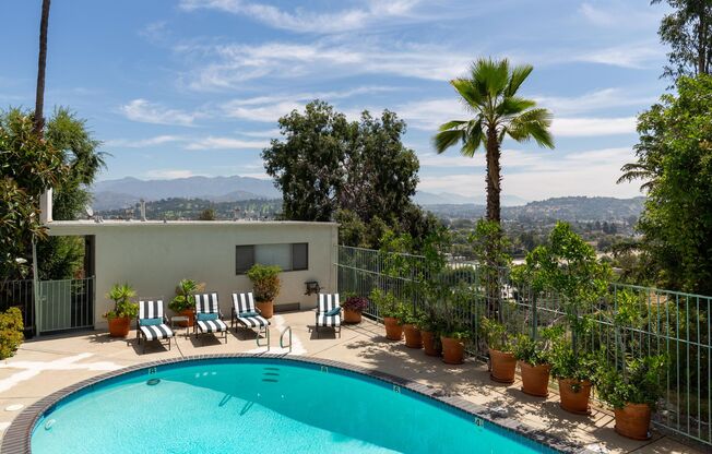 Great deal alert Move in before Oct 30 and get 2 weeks free! - 2849 Waverly Dr